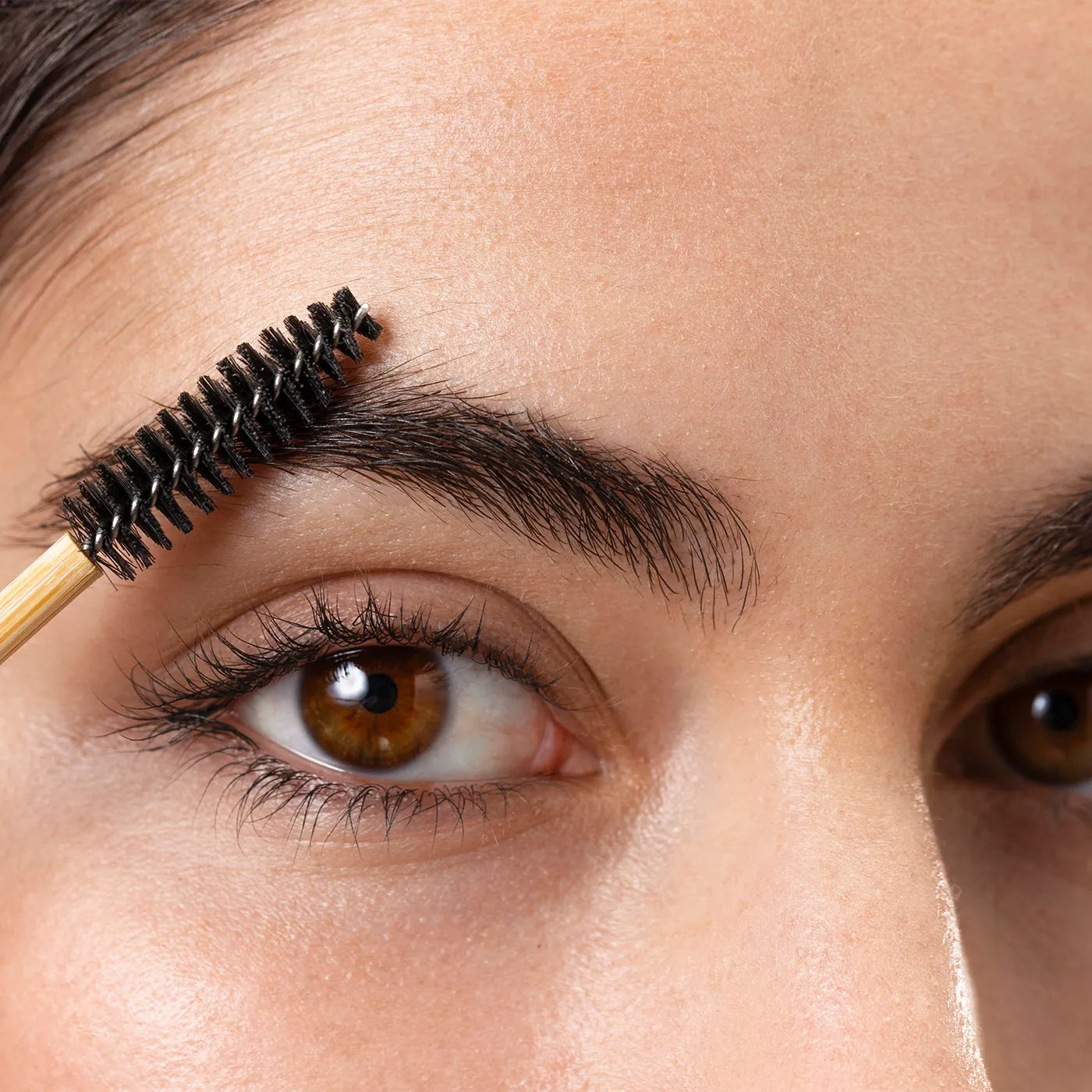 العناية بالحواجب